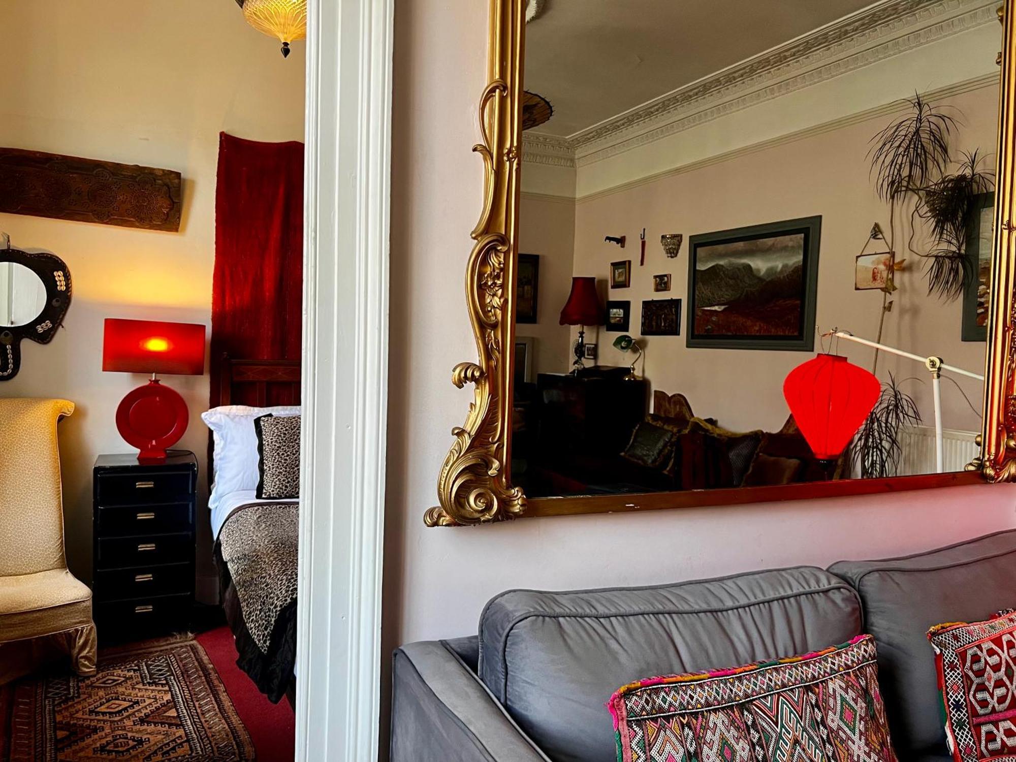 Central Apartment With Parking, Original Art And Antiques Edinburgh Exterior photo